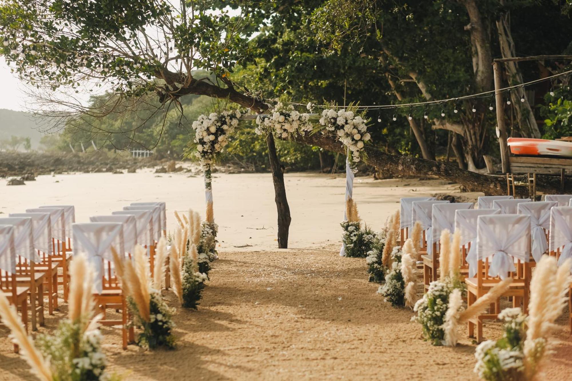 सहारा Koh Jum Ocean Beach Resort